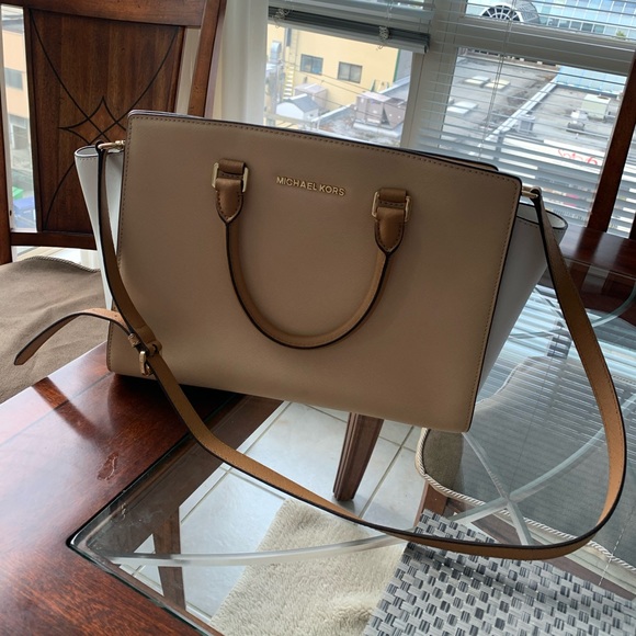 Michael Kors Large Selma Saffiano Leather Satchel Handbag - Picture 7 of 8